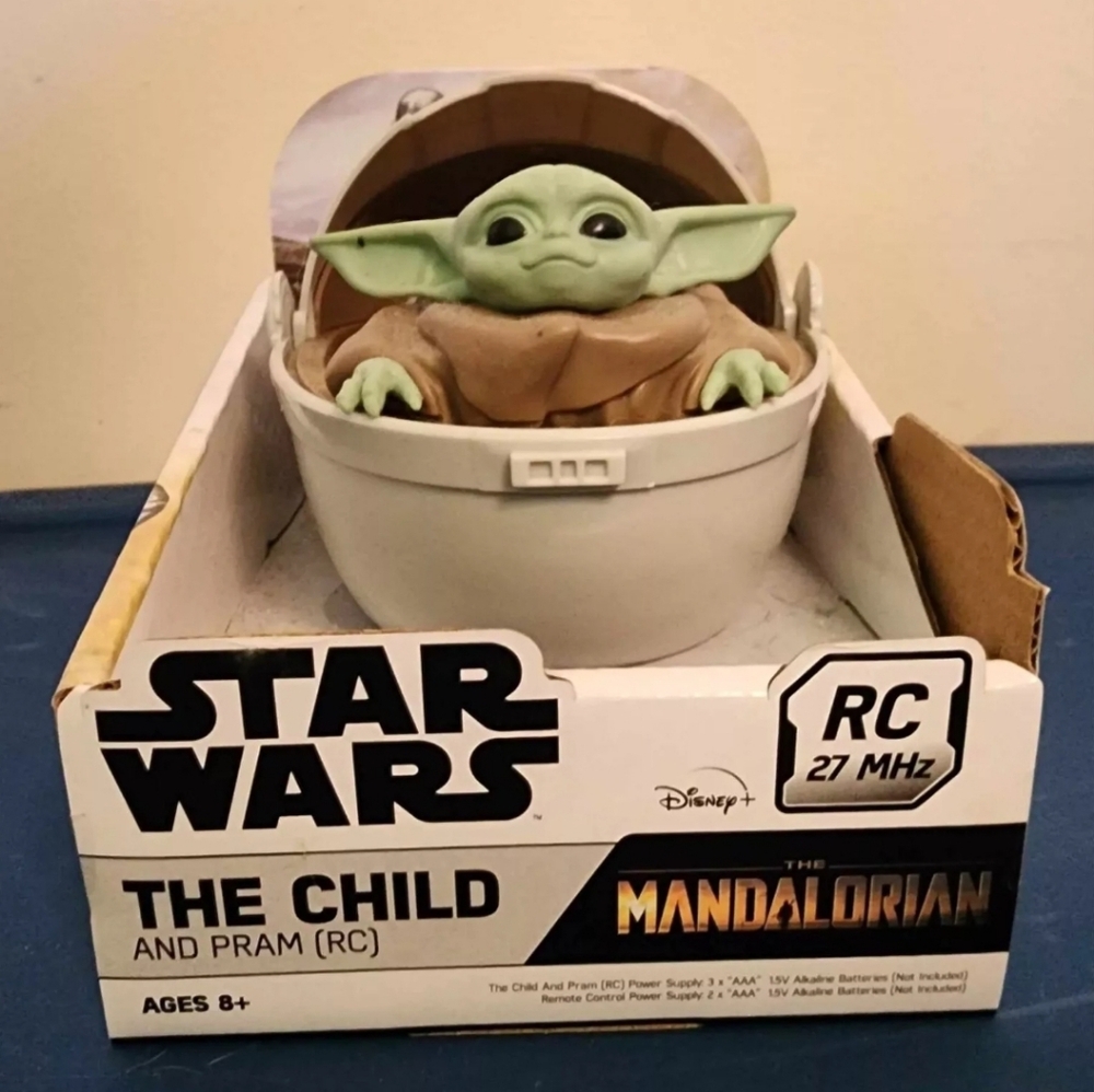 Disney Star Wars: The Mandalorian - Baby Yoda in Pram BRAND NEW! HOLIDAY GIFT!